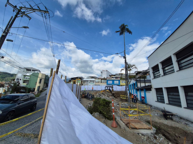Video: la demolición de un parque en Manizales, punto de partida de la construcción de un bulevar comercial Después de la demolición