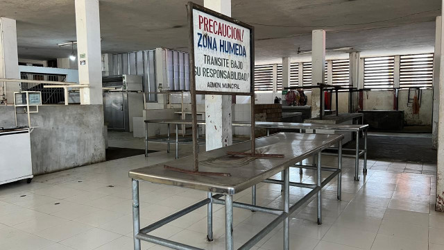 Demolición de plaza de mercado: amenazas dejan en vilo el plan en Caldas, el cierre acecha | Al Frente de Obra La zona destinada para el expendio de carnes actualmente está deshabitada por problemas sanitarios.