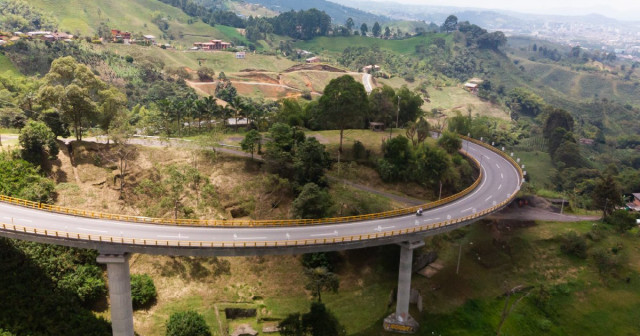 En la foto, el puente Helicoidal, de que conecta a Dosquebradas y Santa Rosa (Risaralda).
