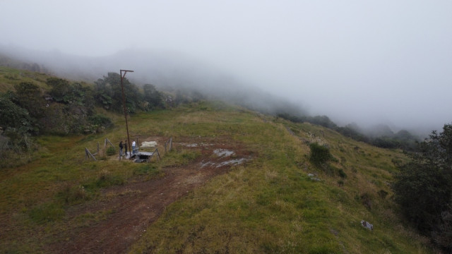 Caldas, gigante dormido de la geotermia: riqueza en las profundidades, proyecto congelado y retos ambientales En la foto, el valle de Nereidas. La válvula donde se perforó en 1997 tiene tres niveles y se conoce como "árbol de Navidad".