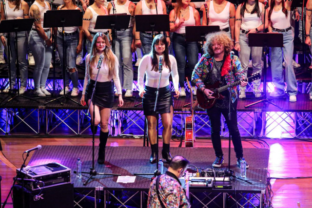 Las palmas y los zapateos hicieron trepidar el Teatro Los Fundadores durante 'We will rock you'.