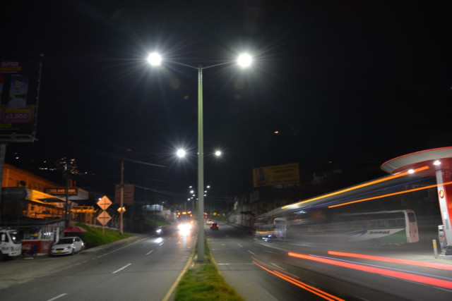 101 postes y 161 luminarias se instalaron entre Manizales y Villamaría.