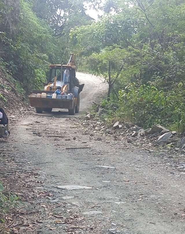 En la mañana de este miércoles (20 de agosto) llegó la maquinaria privada a río Pozo.