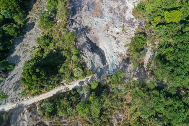 Entre el 27 y el 28 de junio de este 2025 se registró el derrumbe que mantiene cerrada la vía en río Pozo.