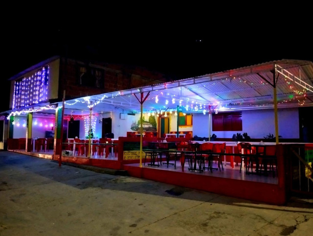 Chorizos La Honda tiene su sede física en la vereda donde nació, pero sus productos se venden en diferentes locales de Aranzazu, Manizales y otros municipios de Caldas.