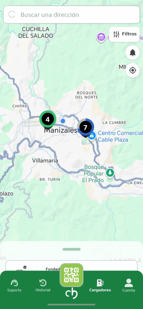 La interfaz de MovilApp Chec muestra cuatro menús: soporte 24/7, historial de cargas, cargadores disponibles y tarifas (imagen) y cuenta del usuario.