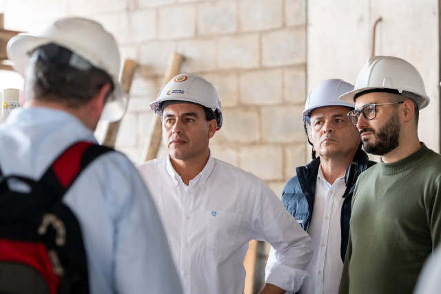 Visita del alcalde de Manizales, Jorge Eduardo Rojas, a las obras de la línea 3 del cable aéreo, en mayo de este 2025.