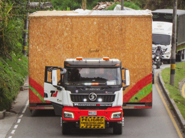 Cajas gigantes que pasaron por manizales