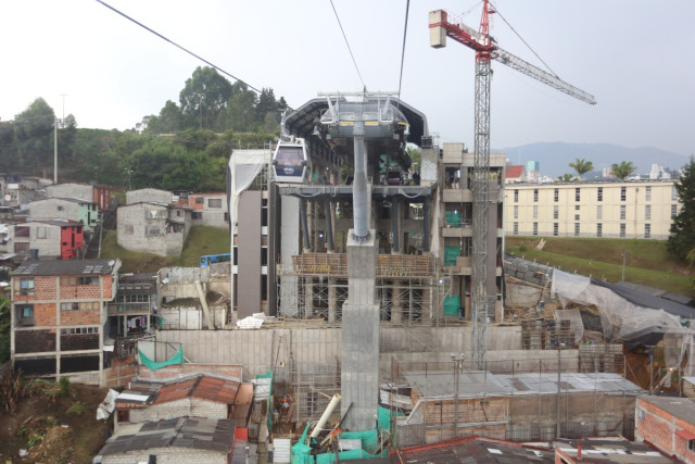 De elefante blanco a mover masas: Manizales encara el cielo con la línea 3 de cable aéreo, celebran ciudadanos El avance de obra de la estación Fátima es del 83%.