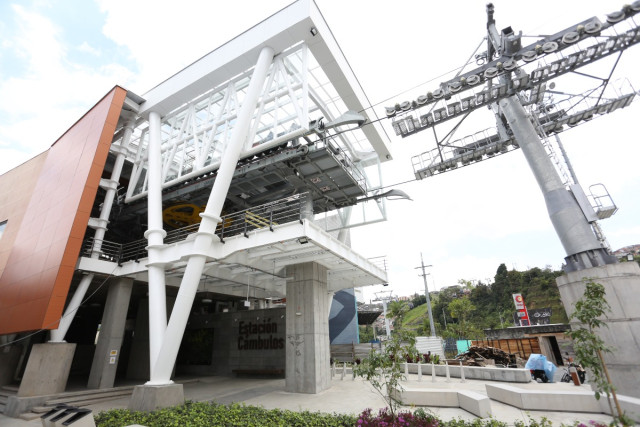 Video: destapan la fachada de la estación El Cable, la nueva línea del cable aéreo se acerca a Manizales Estación Los Cámbulos.