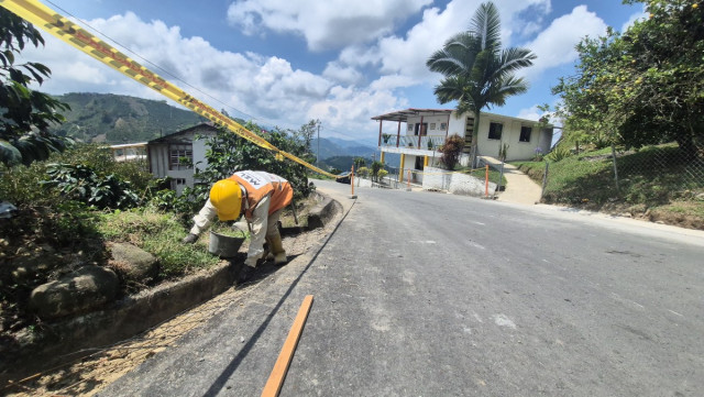 Caídas, golpes y heridas: mejoran vía en Manizales que ponía en riesgo a ciudadanos, celebran residentes