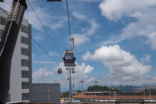 El cable aéreo, de moda en Manizales: miles de pasajeros estrenaron la línea 3, vea cómo agilizar su ingreso El cable aéreo de Manizales recibe mantenimiento las 24 horas del día.
