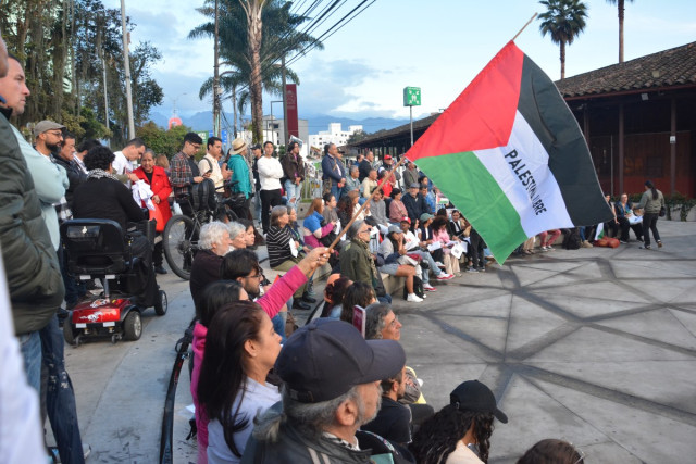 &quot;Palestina libre&quot; reza en banderas y pancartas en Manizales, este martes. También hubo mensajes contra los mandatarios Donald Trump (Estados Unidos y Benjamin Netanyahu (Israel).