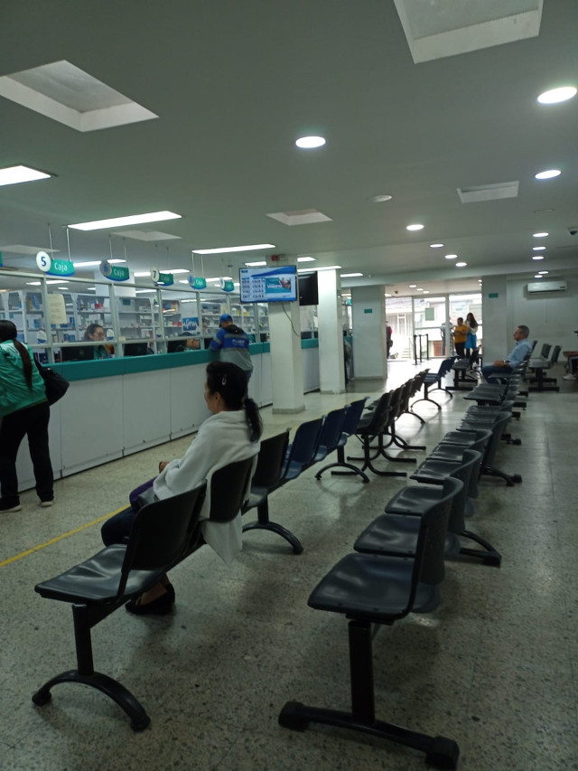 Así luce el dispensario por falta de medicamentos