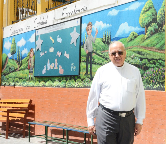 Luego de un año y medio como rector por segunda vez del colegio Semenor, el padre Fernán Llano Ruiz deja el cargo a los 80 años.