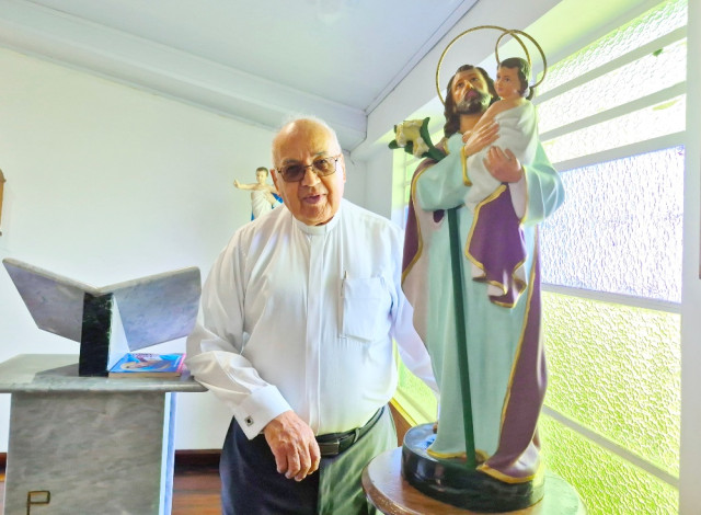 Devoto de san José, el padre Fernán lo valora como un intercesor en milagros que se le han cumplido para solventar necesidades en su vida y su trabajo.