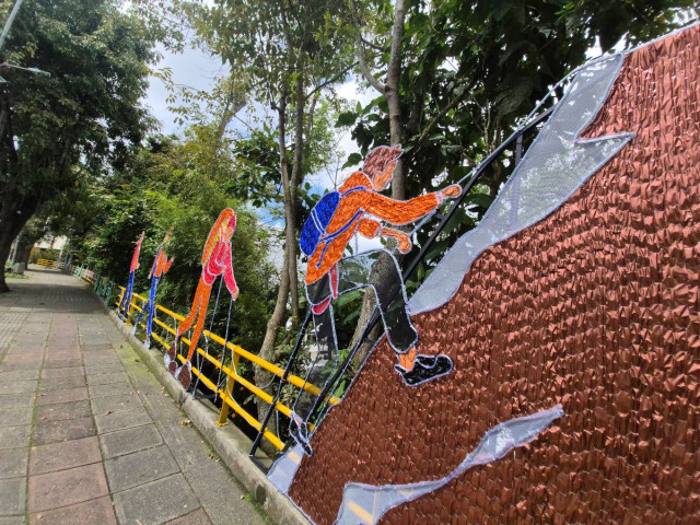 Video: así sería el alumbrado navideño de Manizales, un paseo por 1.185 figuras, 75 km de led y 4 municipios El alumbrado navideño se encendería del 1 de diciembre del 2025 al 12 de enero del 2026, con un horario de 6:00 de la tarde a 1:00 de la mañana.