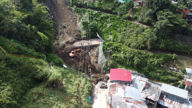 El derrumbe les dejó un vacío en Manizales: "Como héroes", vecinos salvaron familias en un barrio, piden ayuda