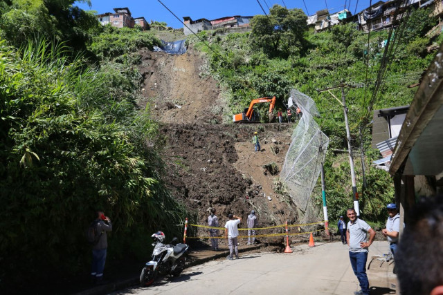 El derrumbe les dejó un vacío en Manizales: "Como héroes", vecinos salvaron familias en un barrio, piden ayuda