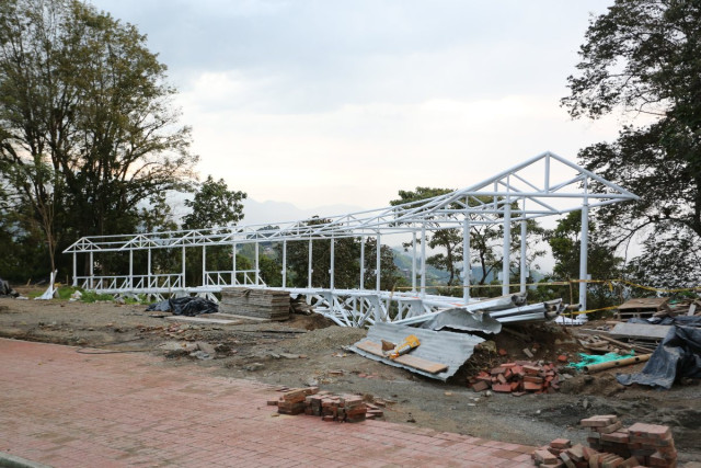 Manizales: así instalan nuevo puente de 40 toneladas, vea las obras en las alturas y la atracción de 56 metros