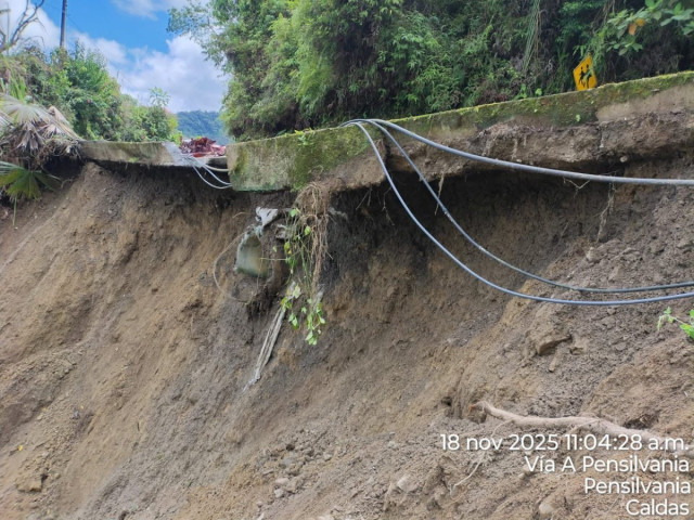 Vías de Caldas: seis derrumbes en el departamento, los atienden en Manizales, Pensilvania, Pácora y Salamina Pérdida parcial de la vía Pensilvania-Manzanares