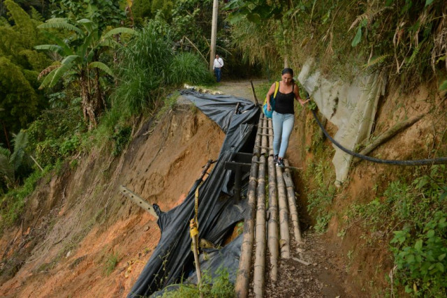 VÍA DAÑADA EN VEREDA JAVA