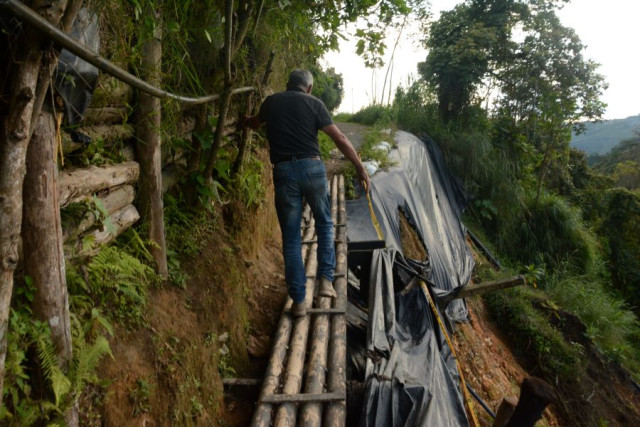 VÍA DAÑADA EN VEREDA JAVA