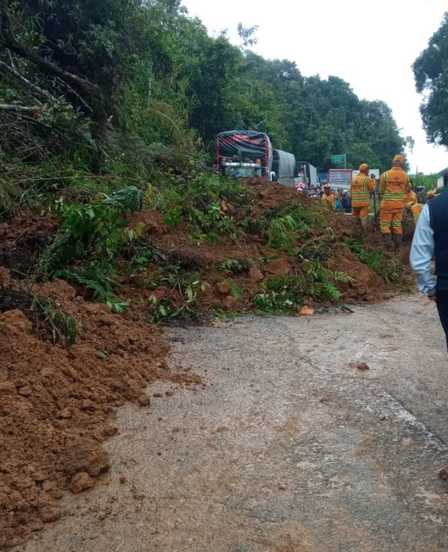 Cierre vial en la ruta Manizales-Fresno, que conecta a la capital de Caldas con Bogotá.