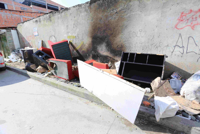 Tiran basuras en calles de Villamaría