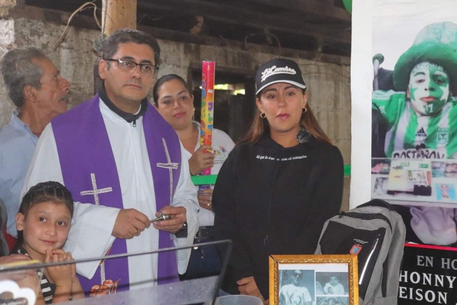 Entregan una de las casas que dejó proyectadas Yeison Jiménez en Manzanares