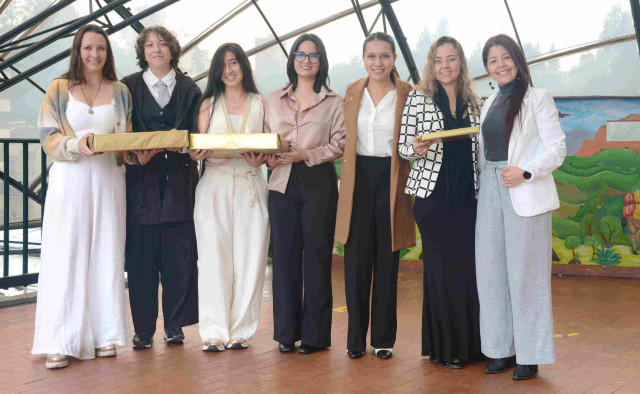 Estudiantes ENAE ganaron concurso Banco de la República. 