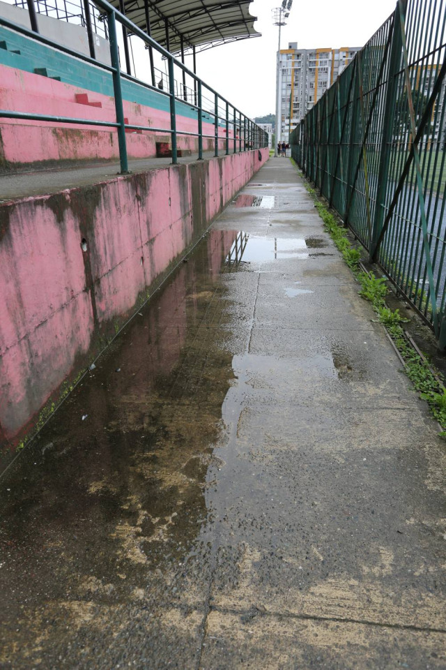 La cancha de la Baja Suiza se inunda, piden reparaciones