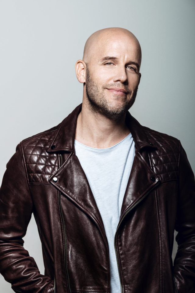 Después de 24 años de haberse lanzado, Bacilos saca una nueva versión de su canción "Viejo"