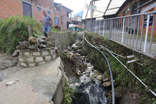 Afectaciones en la vereda Gallinazo por desbordamiento de quebrada