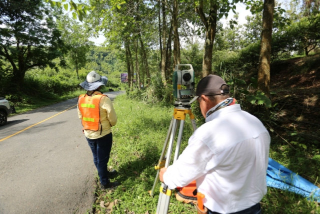 Empiezan obras para mejorar una vía turística del Eje Cafetero entre Tres Puertas y Alto del Paisa
