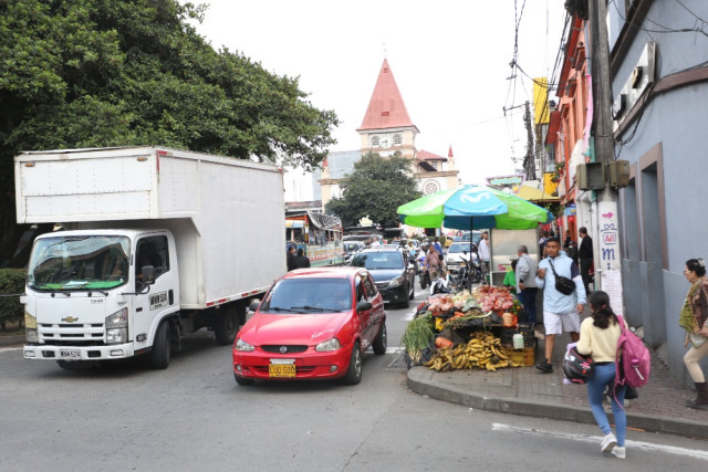 Mal parqueo en el parque de Villamaría