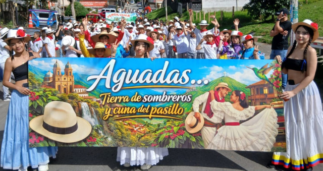 La cuna del pasillo, el sombrero aguadeño y el pionono engalanó las calles del barrio