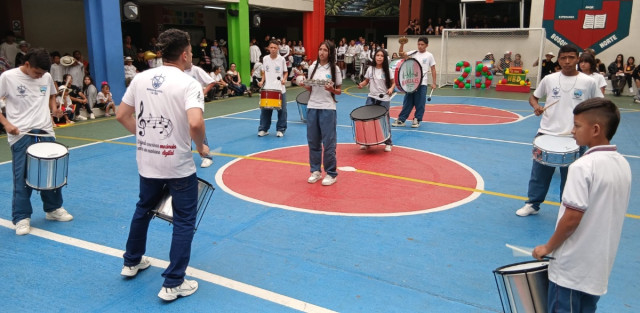 La banda Santo Domingo Savio retumbó con todo su poder en medio de la celebración