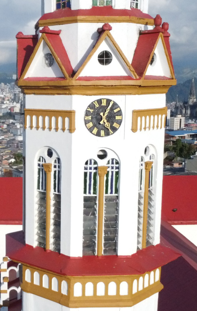 Reloj holandés fabricado por De Klok en 1953 y está ubicado en la parroquia Nuestra Señora del Rosario en Chipre. Actualmente si funciona.