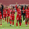 Integrantes del equipo America de Cali festeja hoy, su victoria ante Deportivo Cali durante la Copa Libertadores Femenina, en el estadio Rodrigo Paz Delgado en Quito (Ecuador).