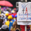 Un chaleco con mensaje que pide el alto a los asesinatos de líderes sociales en Colombia, en una manifestación en Bogotá.
