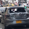Un grupo de personas vandalizó el carro con el que atropellaron a los peatones.