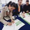 Firma entre Lina María Ramírez, presidenta de la Cámara de Comercio de Manizales, y el holandés Damen Shipyard.