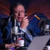 El presidente, Gustavo Petro, esta lunes durante la entrevista en Colombia Hoy Radio. 