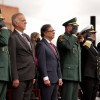 El presidente Gustavo Petro (centro) durante el aniversario 72 del Comando General de las Fuerzas Militares. Al acto lo acompañó el ministro de Defensa, Iván Velásquez (segundo de izquierda a derecha).