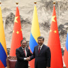 El presidente de la República de Colombia, Gustavo Petro (izquierda), visitó en Pekín a su homólogo de la República Popular China, Xi Jinping.