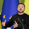 El presidente ucraniano, Volodymyr Zelensky, se dirige a una conferencia de prensa conjunta con la presidenta de la Comisión Europea, Úrsula von der Leyen, tras su reunión en Kiev.