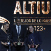 De izq. a der. Yeni Arias, boxeo; Kevin Santiago Quintero, ciclismo de pista; Marta Bayona, ciclismo de pista, posan durante los Premios Altius 2023, organizados por el Comité Olímpico Colombiano (COC), este jueves en Bogotá. Ellos plata, oro y bronce, respectivamente.