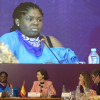 La vicepresidenta de Colombia, Francia Márquez (i), habla junto a la secretaria de Estado de Cooperación Internacional de España, Eva Granados (c), durante la instalación de la V Sesión de la Mesa de Alto Nivel para la prevención de feminicidios y otras violencias contra la mujer, este viernes en Cartagena 