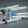 La OMS advierte que algunos tipos de hepatitis son prevenibles mediante vacunación. 
